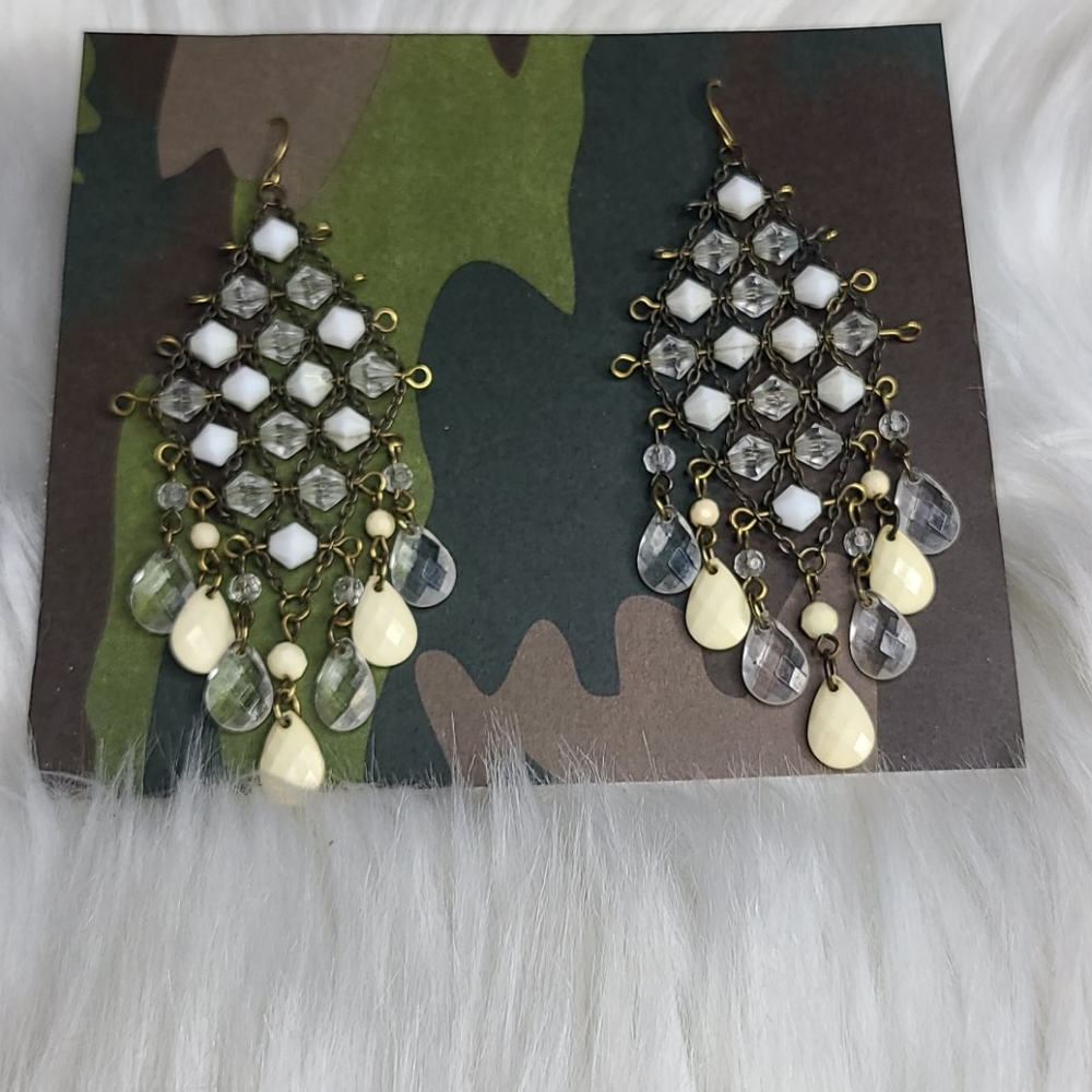 Beaded Statement earrings creme white lightweight